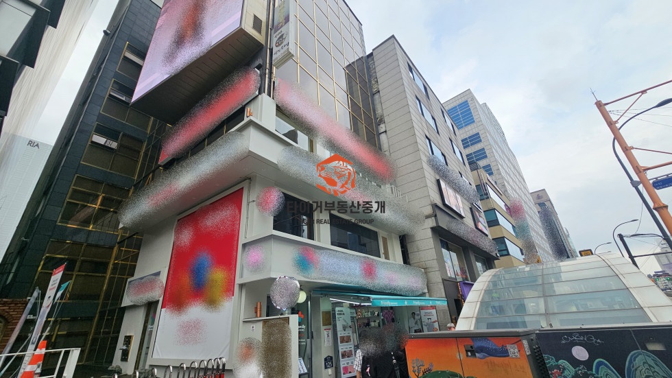 명동역 8번출구 앞 병원 임대, 외국인 관광객