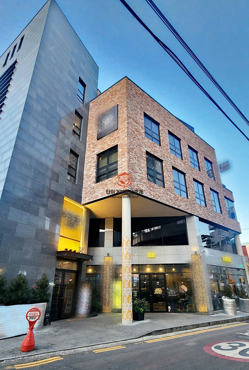홍대입구역 초역세 / 접근성 우수한 상가 사무실